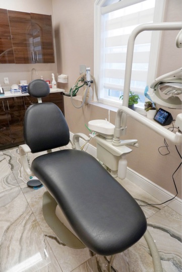 Modern treatment room at Island Dental Franklin Square
